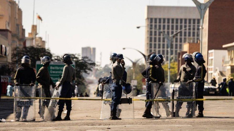 Zimbabwe: arrestation de 95 manifestants contre le pouvoir Zimbabwe: arrestation de 95 manifestants contre le pouvoir