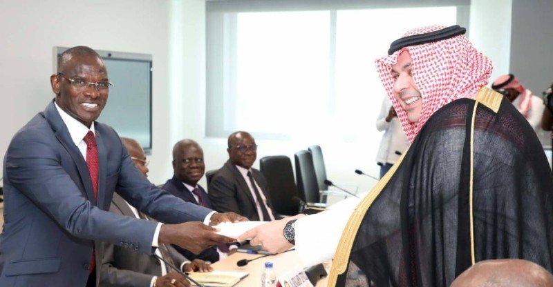 Décès d’un pèlerin en 2017 : L’Arabie Saoudite remet un chèque de 23 millions FCFA à la famille de Traoré Brahima Décès d’un pèlerin en 2017 : L’Arabie Saoudite remet un chèque de 23 millions FCFA à la famille de Traoré Brahima