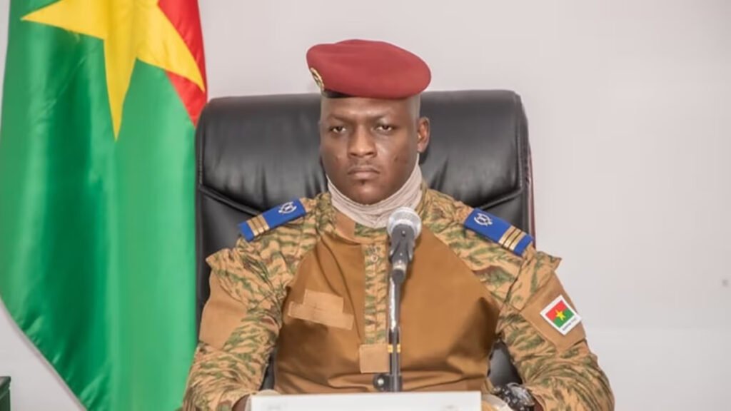 Burkina: le chef de la junte gracie 21 militaires condamnés pour un putsch manqué en 2015