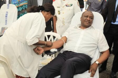 Opération de don de sang de l’armée-Le ministre d’État Hamed Bakayoko : “Inculquer à nos hommes le sens du secours”
