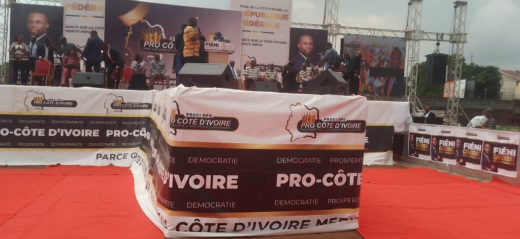 Présidentielle 2025-  Des militants Pro-Côte d’Ivoire prennent leurs cartes d’adhésion