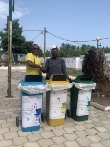 Protection de l’environnement : L’Ong « Moi Jeu Tri » offre des poubelles spécialisées