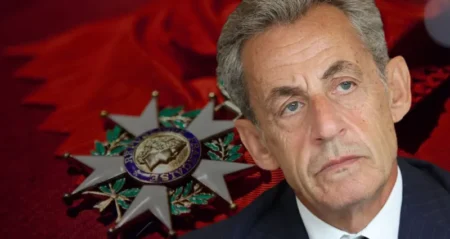 Radié de la Légion d’honneur Française, Nicolas Sarkozy récolte les pots cassés de son recours