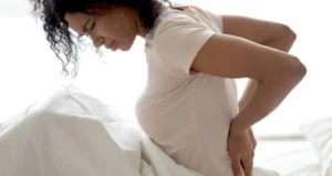 Mal de dos au réveil ? Voici les 3 clés pour dire adieu aux matins douloureux