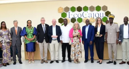 Odienné : Une importante délégation d’ambassadeurs de l’Union européenne visite une usine de cajou