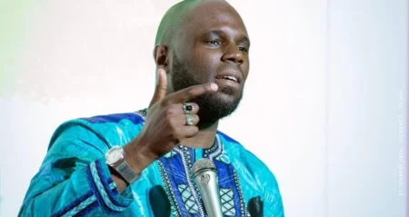 Menacé d'arrestation, Kemi Seba reporte son voyage au Gabon