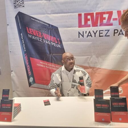 Dédicace littéraire-   Noé Moïse Kossonou appelle à une nouvelle trajectoire pour la Côte d’Ivoire