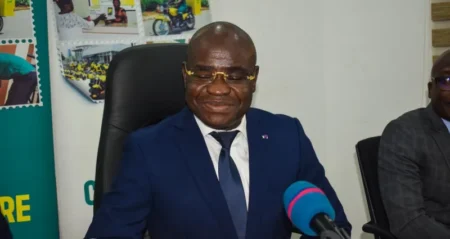 Poste de Côte d’Ivoire : Le ministre Kalil Konaté réaffirme l’engagement de l’État pour la relance de l’entreprise