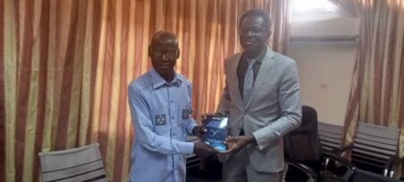 Université Alassane Ouattara de Bouaké-  Le Professeur Any Désiré présente un ouvrage   sur l’indicamétrie