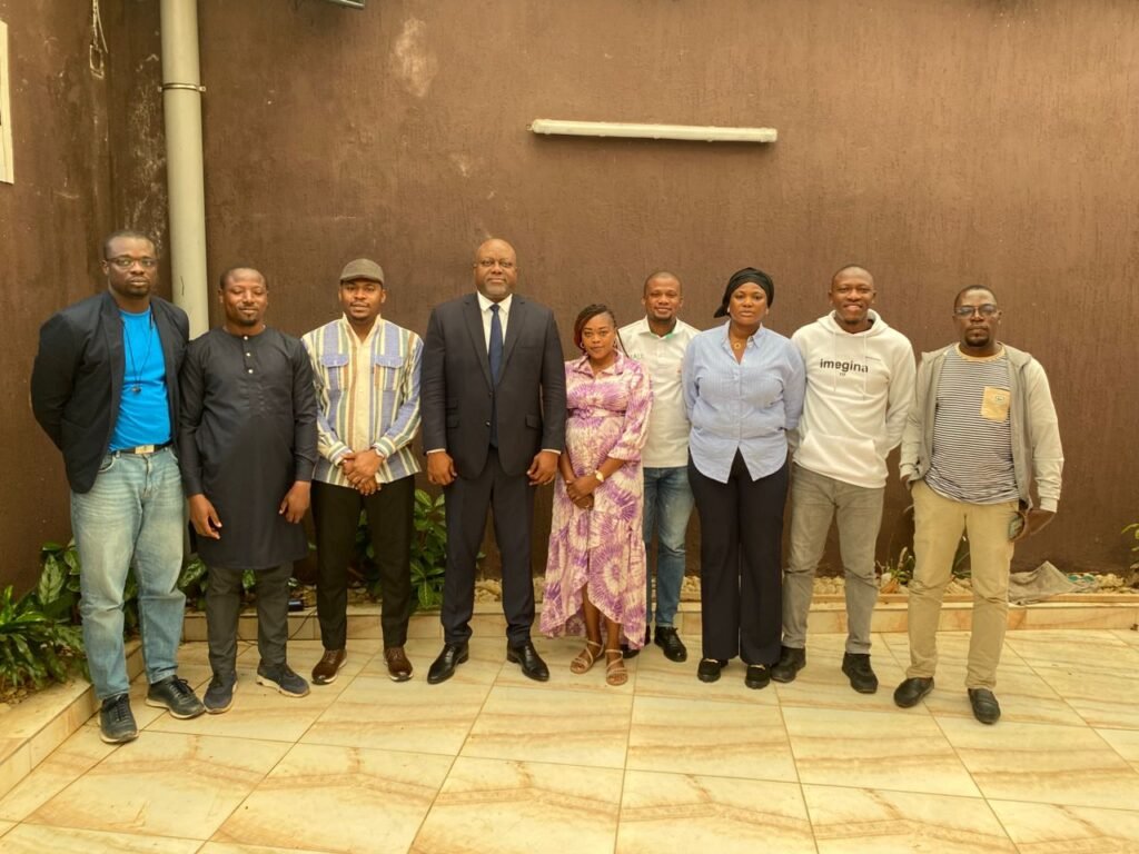 L’Intelligent d’Abidjan-  La nouvelle équipe de la mutuelle des agents présentée au  DG Alafé Wakili