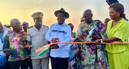 Agboville : Au nom du président Ouattara, Pierre Dimba remet les clés des centres de santé de M’battra et Arraguié