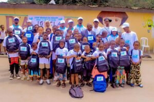 Rentrée scolaire 2025-2026-   La JGECI offre 75 kits scolaires aux enfants vulnérables