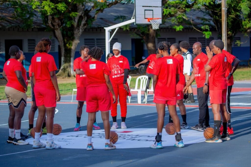 Basket-ball : L’ABC Fighters rénove le terrain du CETI et renforce son engagement pour la jeunesse ivoirienne Basket-ball : L’ABC Fighters rénove le terrain du CETI et renforce son engagement pour la jeunesse ivoirienne