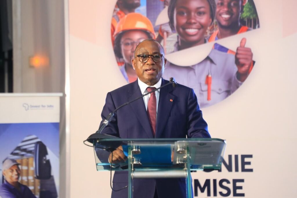 École des Talents: Remise de diplômes de formation à 203 apprentis  École des Talents: Remise de diplômes de formation à 203 apprentis Â