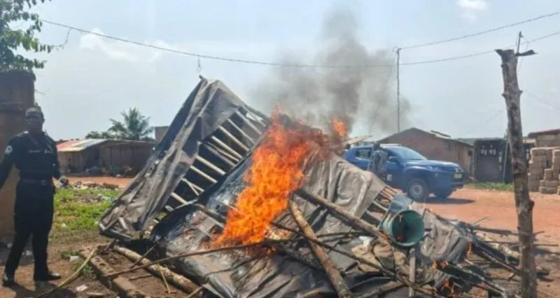 Grand-Lahou : Fumoirs et foyers de consommation de drogue détruits, plusieurs suspects interpellés Grand-Lahou : Fumoirs et foyers de consommation de drogue détruits, plusieurs suspects interpellés