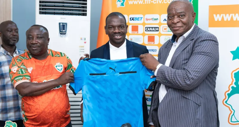 CAF : Kpan Clément, seul arbitre ivoirien parmi les 29 retenus pour les phases finales des compétitions africaines CAF : Kpan Clément, seul arbitre ivoirien parmi les 29 retenus pour les phases finales des compétitions africaines