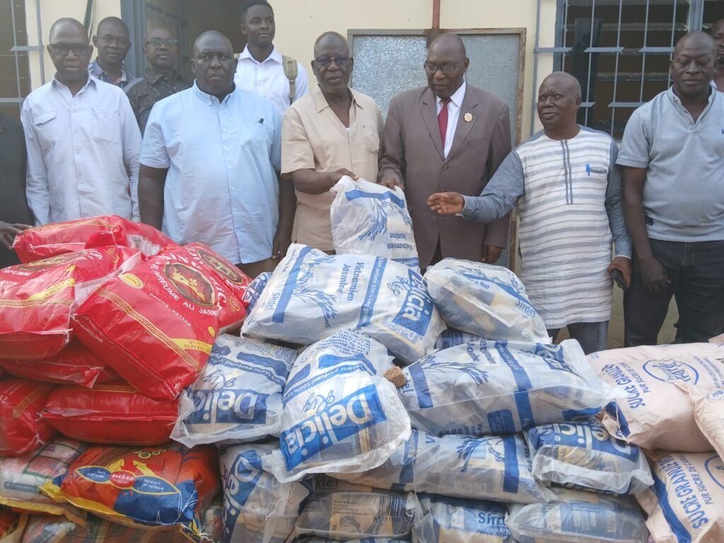 Ramadan et Carême:Paul Dakuyo apporte un soutien alimentaire aux militants du RHDP  
